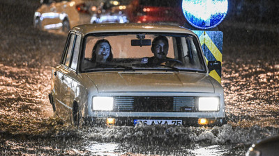 Ankara'da gök gürültülü sağanak ve dolu etkili oldu