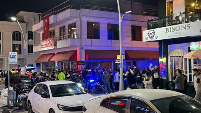 Kafeye girip havaya ateş etti, kendisine engel olmak isteyen işletmeciyi bıçakladı