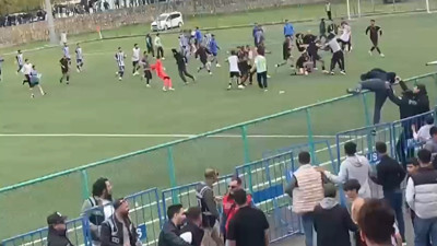 Siirt’te bölgesel amatör maç sonrası futbolcuların kavgasına taraftarlar da karıştı