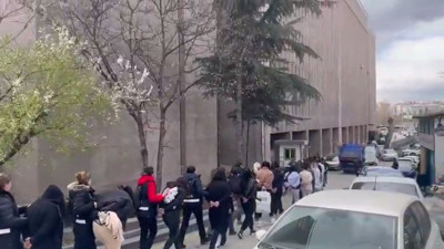 Erkekleri 'fuhuş tuzağı' ile ağlarına düşürüp gasbeden çeteye operasyon: 22 gözaltı