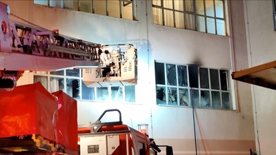 Maltepe Huzurevi'nde yangın; dumandan etkilenen 24 kişi hastaneye kaldırıldı