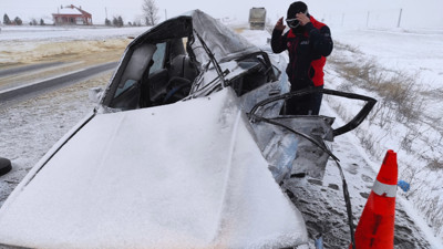 Kayseri'de tır ile çarpışan otomobildeki sürücü ile eşi öldü
