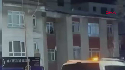 Cama çıkıp intihara kalkıştı, polislere tabanca doğrultunca bacağından vurulup etkisiz hale getirildi