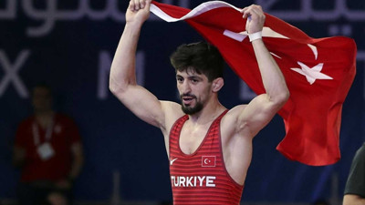 Milli güreşçi Kerem Kamal, grekoromen stil 63 kiloda Avrupa şampiyonu oldu