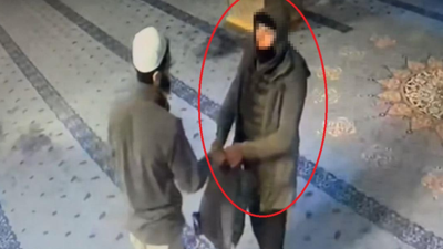 Kayseri'de tarihi camide hırsızlık girişimi kamerada