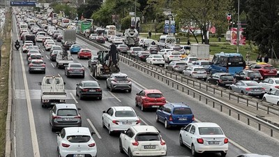 İstanbul'da haftanın ilk iş gününde trafik yoğunluğu yaşanıyor