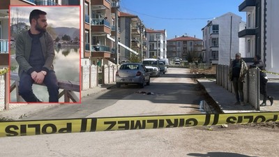 Boşanma aşamasındaki eşini, çocuğuna ait eşyaları bırakırken öldürmüş