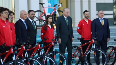 Cumhurbaşkanı Erdoğan, 60'ıncı Cumhurbaşkanlığı Türkiye Bisiklet Turu tanıtımına katıldı