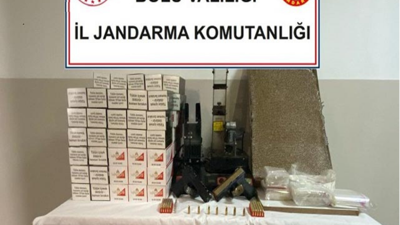 Jandarmadan kaçak sigara ve silah operasyonu; 3 gözaltı
