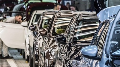Trump, otomobil endüstrisini geçici olarak gümrük vergilerinden muaf tutabileceğini ima etti