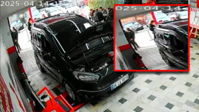 Bağcılar'da oto galeriye el yapımı patlayıcıyla saldırı kamerada