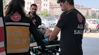 Elini ahşap kesim makinesine kaptıran işçinin 3 parmağı koptu