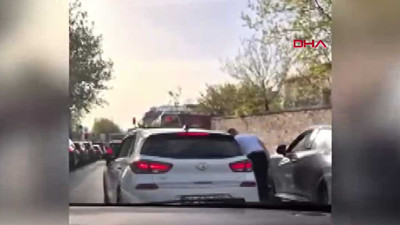 Ataşehir'de trafik kavgası: Aracı kavga ettiği kişinin üzerine sürmeye çalıştı