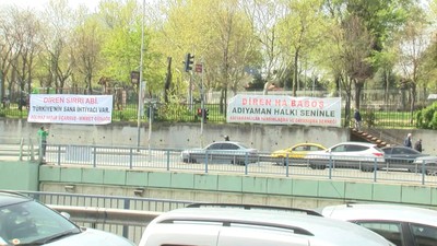 Sırrı Süreyya Önder'in tedavi gördüğü hastanenin karşısına destek pankartları asıldı