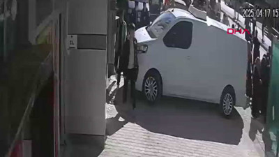 Yaşı küçük sürücü ortaokul öğrencilerine çarptı: 1 ölü, 1 yaralı