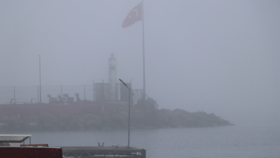 Çanakkale Boğazı sisin etkisini kaybetmesiyle transit geçişlere açıldı
