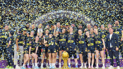 Kadınlar Basketbol Süper Ligi Şampiyonu Fenerbahçe, kupasını aldı
