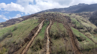 Asırlardır böyle bir olay yaşanmadı! Sis içinde heyelandan sirenli uyarıyla kurtuldular