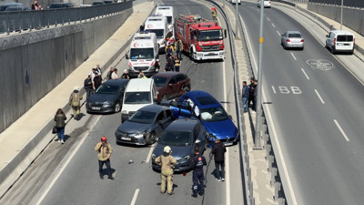 Beylikdüzü’nde alt geçitte 6 aracın karıştığı zincirleme kaza