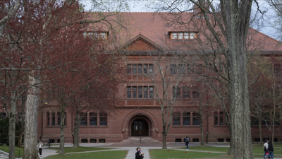 Harvard Üniversitesi, fonlarının dondurulmasını engellemek için Trump yönetimine dava açtı