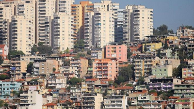 Uzmanlardan İstanbul'daki depremlerin ardından "riskli binaya girmeyin" uyarısı