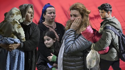 6.2'lik depremin ardından İstanbul sallanmaya devam ediyor... İstanbul'da hissedilen bir deprem daha oldu