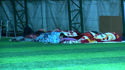 İstanbullular geceyi camiler, spor salonları ve parklarda geçirdi