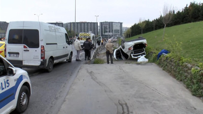 Bakırköy'de servis minibüsünün karıştığı zincirleme kaza: 5 yaralı