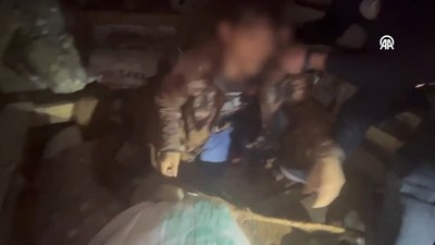 Iğdır'da patates çuvalları arasında düzensiz göçmen kaçıran zanlı yakalandı