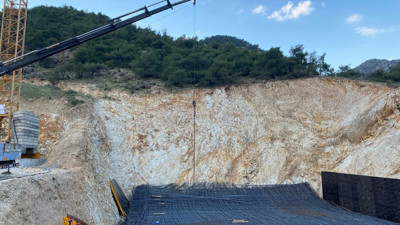 Viyadük inşaatında demir çöktü: 9 yaralı