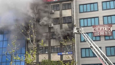 Sultangazi'de ayakkabı imalathanesinde çıkan yangın söndürüldü