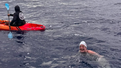 Açık su yüzücüsü Aysu Türkoğlu Ka'iwi Kanalı'nı geçerek tarih yazdı