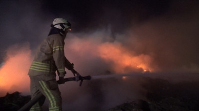 Silivri'de hurdalık alanda yangın