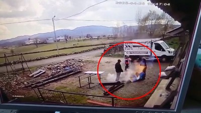 Spiral makinesiyle kesilmek istenen varil patladı; o anlar kamerada