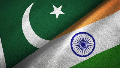 Hindistan, hava sahasını Pakistan'a ait uçuşlara kapattı