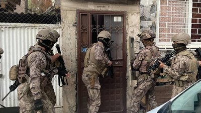 İzmir'de izinsiz eylemlere katılıp terör örgütü propagandası yapan 41 şüpheli yakalandı