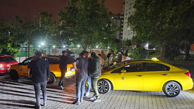 Taksi sürücüsü, uyardığı korsan taksi sürücüsü ve yakınları tarafından darbedildi