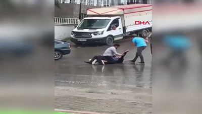 Kendisine silah doğrultan kayınpederine müdahale etti; o anlar kamerada