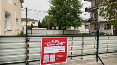 Arsa sahipleri, 25 yıl önce kamulaştırma yapılmadığını öne sürüp yolu kapattı