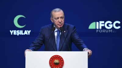 Cumhurbaşkanı Erdoğan: Çağdaşlığı kadeh tokuşturmakta gören cins zihniyeti milletimizin vicdanına havale ediyorum