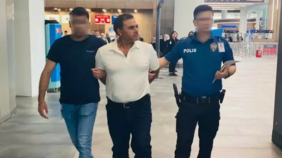 Interpol'ün aradığı firari, pasaport kontrolünde yakalandı