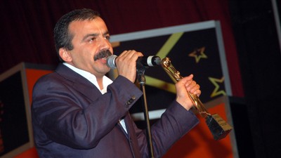 Sırrı Süreyya Önder: Siyasetçi, sinema yönetmeni, senarist, oyuncu, köşe yazarı