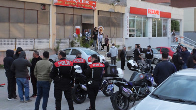 Fenerbahçe-Beşiktaş maçını izleyen taraftarlar arasında çıkan kavgada 3 kişi gözaltına alındı