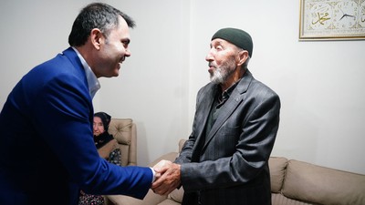 Bakan Kurum köy evine konuk oldu... Malatyalı depremzede: Köylümüz gibi biliyoruz seni, iyi tanıyoruz