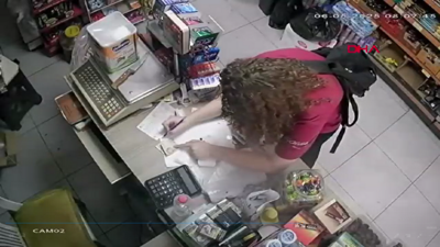 Market sahibini bulamayınca aldıklarının ücretini tezgaha bıraktı