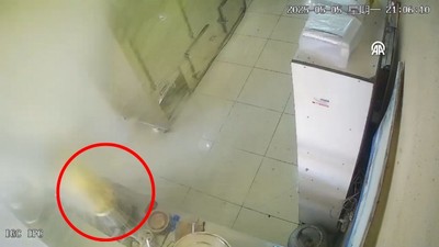 Düdüklü tencerenin patlama anı güvenlik kamerasında
