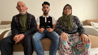 21 yıl önce 2 bileziğe evlatlık verilen Sefa, biyolojik ailesini bulana 2 bilezik ödül verecek