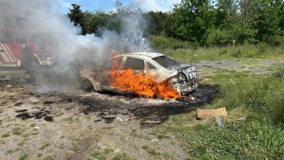 Büyükçekmece’de park halindeki otomobil yandı
