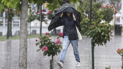 Meteoroloji'den çok sayıda il için uyarı: Gök gürültülü sağanak ve fırtına bekleniyor