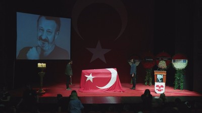 Tiyatro sanatçısı Naşit Özcan için veda töreni